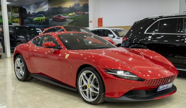 Cận cảnh xe Ferrari Roma màu đỏ Rosso 'độc nhất' Việt Nam