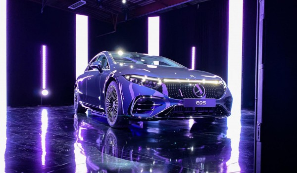 Mercedes-Benz EQS 2022 mới có gì hay?