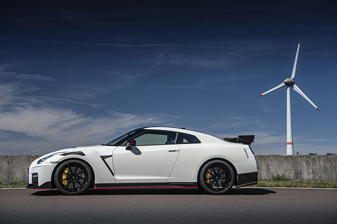 Ra mắt Nissan GT-R 2021, giá cao hơn cả xe Porsche - 3